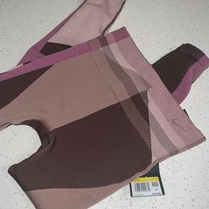 BRAND NEW NIKE LEGGINGS